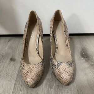 ❗️ SOLD ❗️Aldo Tan Snakeskin Heels